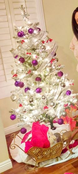 Snow Flakes Christmas Tree 6 Feet
