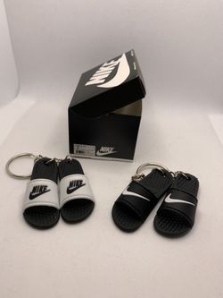 Designer flip-flop keychain