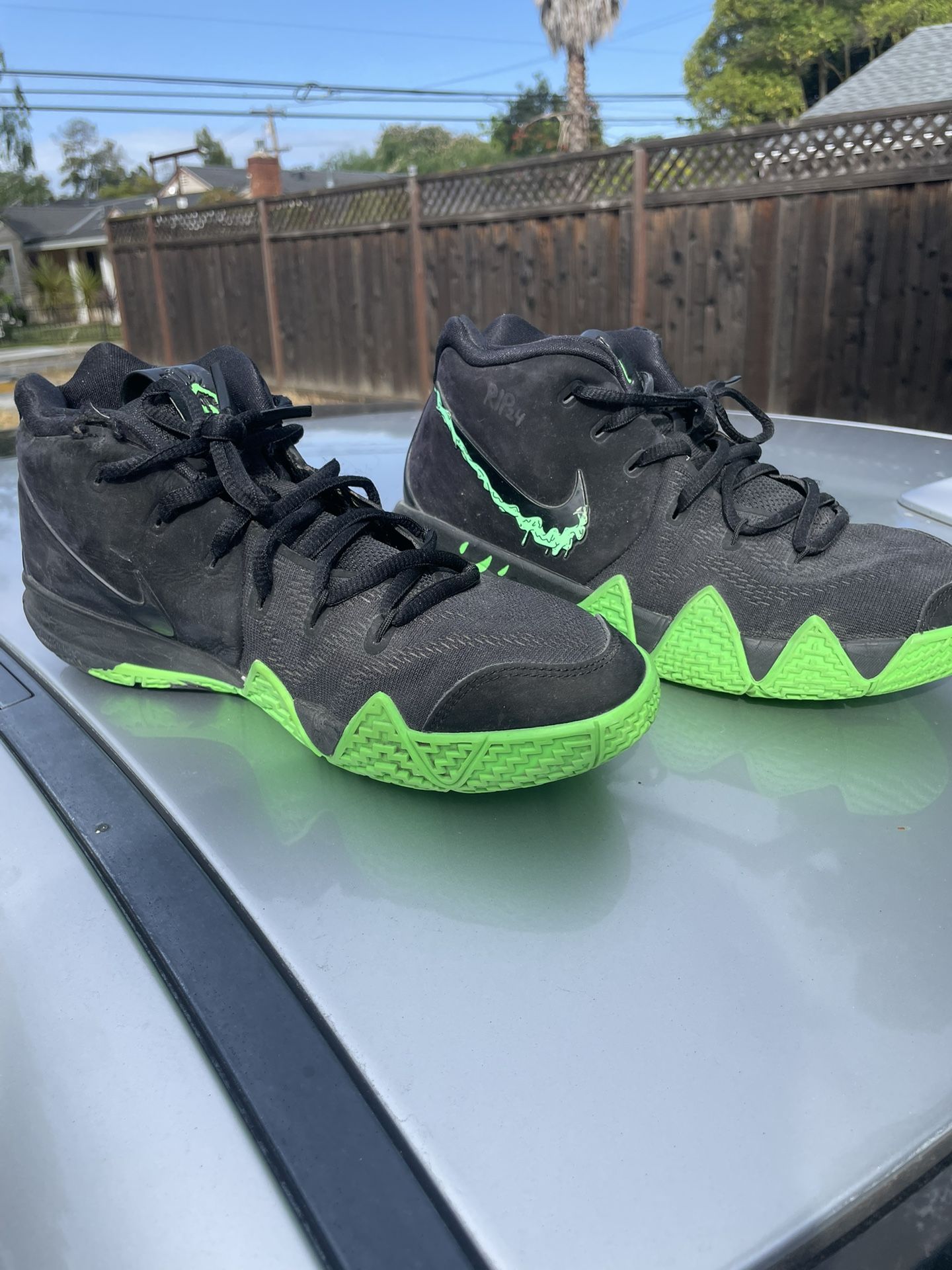 Nike Kyrie Halloween (GS) Size 6Y