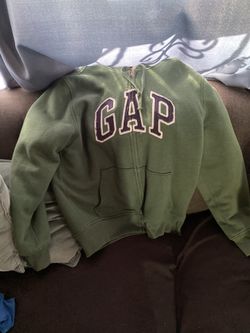 Gap sweater
