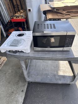 High Pointe EM925AQR Microwave Oven 900W Stainless 1.0 Cu Ft 120V Turntable