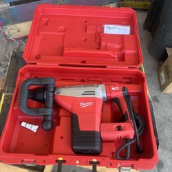 Milwaukee SDS-MAX Demolition Hammer