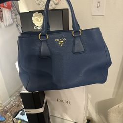 Prada shopping Tote Vitello Daino Medium 