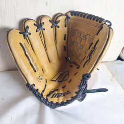 Mizuno Baseball/Softball Glove, 13"