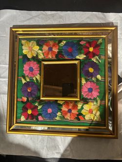 Vintage Style Floral Embroidered Wall Mirror – Gold Frame Decorative Art