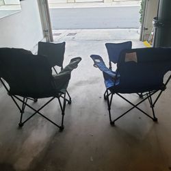 2 Folding Chairs With Footrest