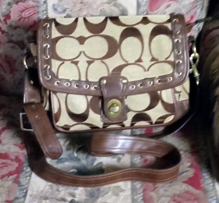 Authentic Coach Crossbody Bag (M3U-729)