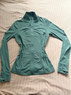 Authentic lululemon define jacket size 6