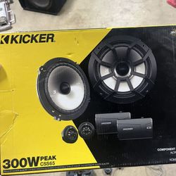 Kicker And Kenwood Speakers  (READ DESCRIPTION )