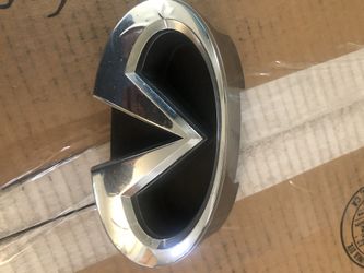 Infiniti Emblem Front Grille 