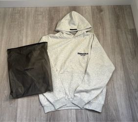 Light essential hoodie