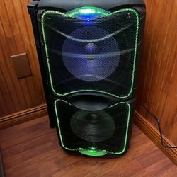 IQ SOUND 2x12” Rechargeable IQ SOUND 2x12” Rechargeable Wireless Speaker
