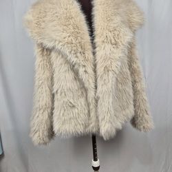 Luxe Cozy Faux Fur Coat - size MEDIUM