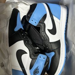 Jordan 1 UNC toe