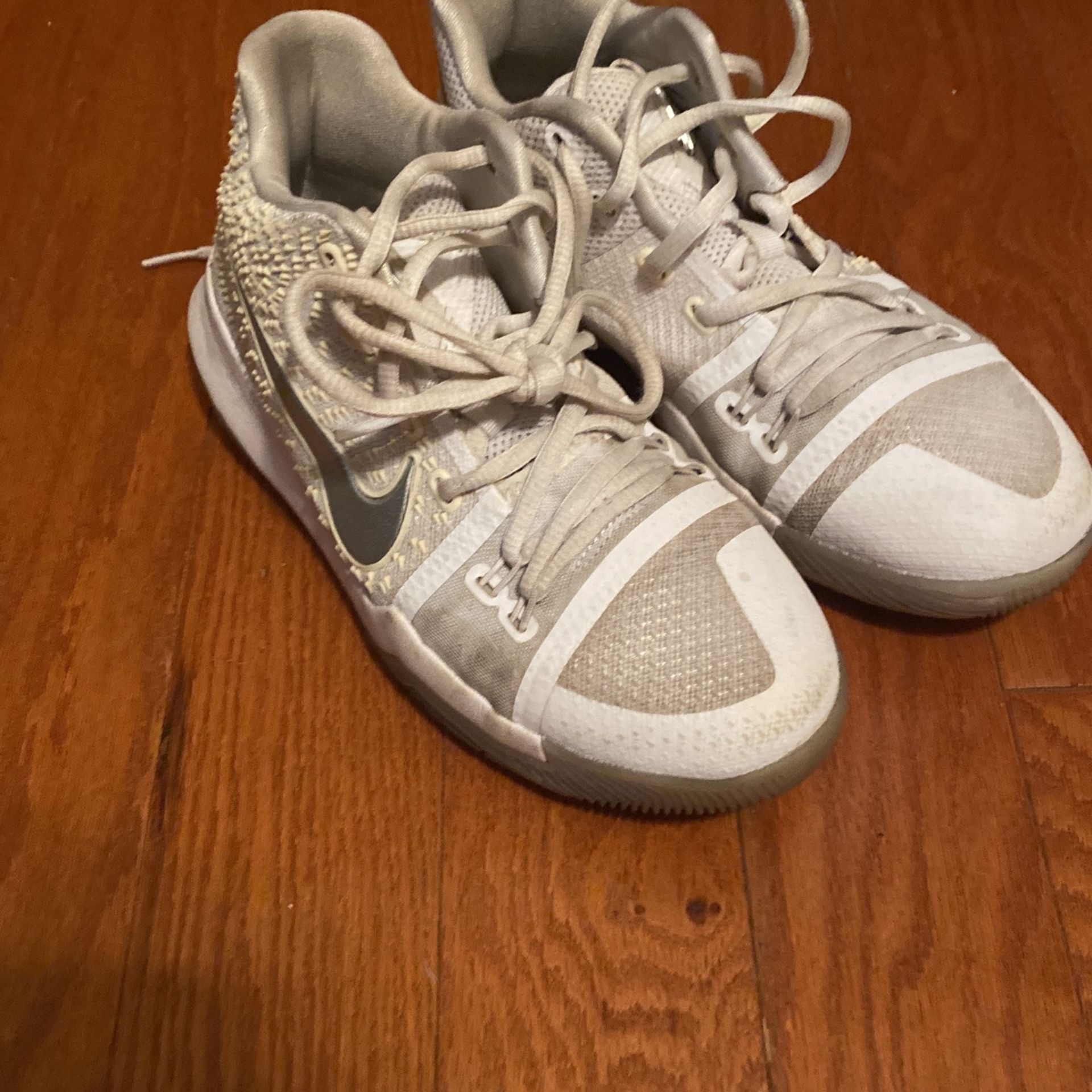 Kyrie Size3.5