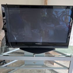 1 50 In Toshiba  1  50 In samsung tv Tv Table And  Living Room  Closet  $100 Each 
