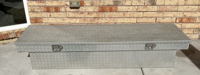 Daws Manufacturing Co. Diamond Tread Aluminum Truck Tool Box