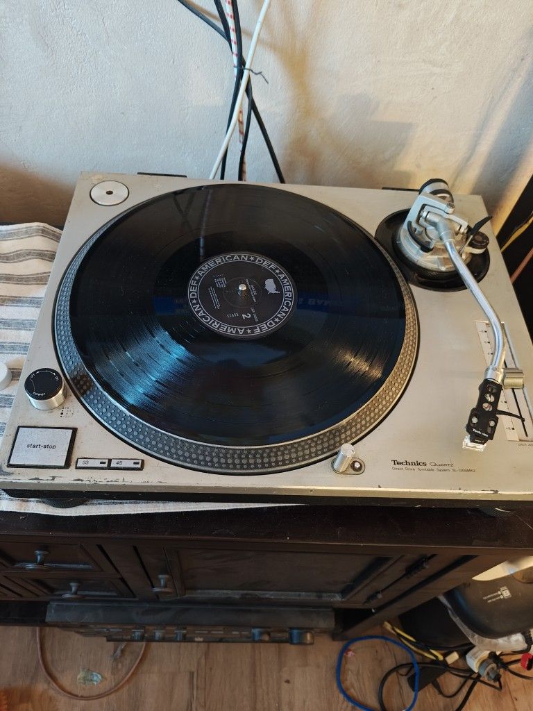 Technics SL 1200MK2 Turntable (1982) – Legendary DJ Deck