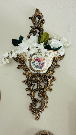 Baroque Wall Sconce with Floral Porcelain Pocket
