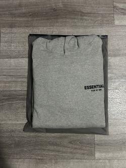 ESSENTIAL HOODIE