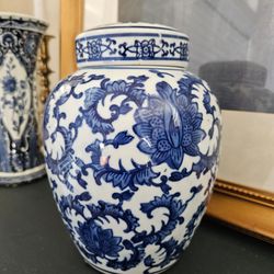 Blue and White Porcelain Ginger Jar with Lid