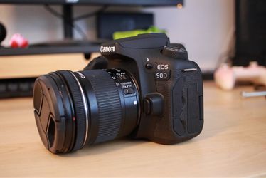 Canon 90D camera with Canon 10-18mm lens