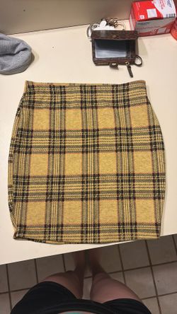 Yellow pencil skirt plaid