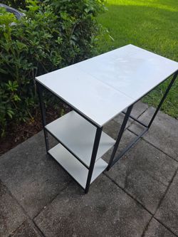Computer table