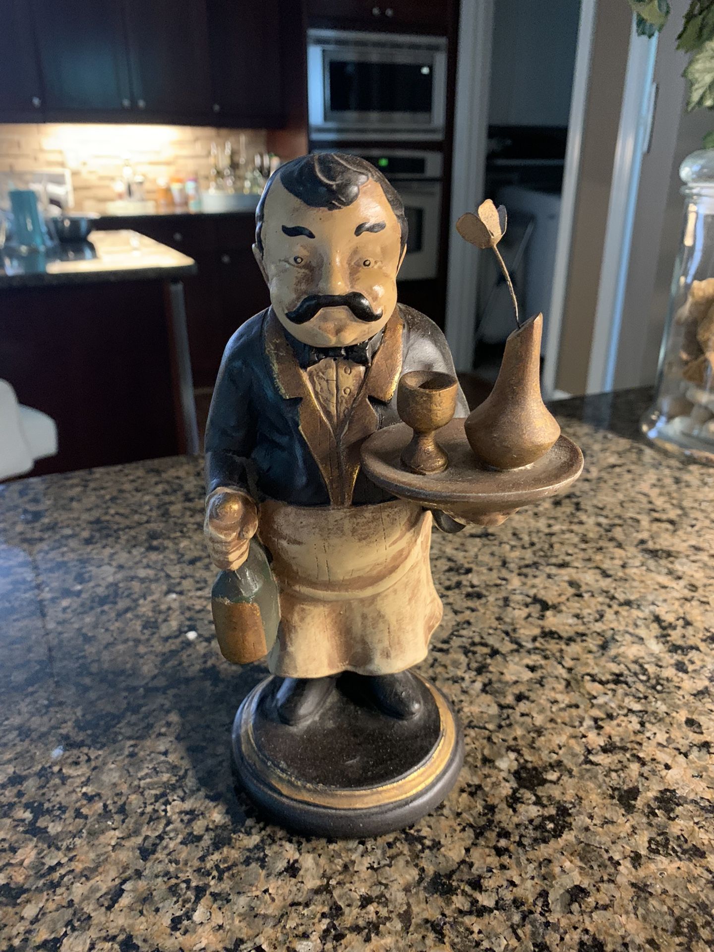 Bar figurine