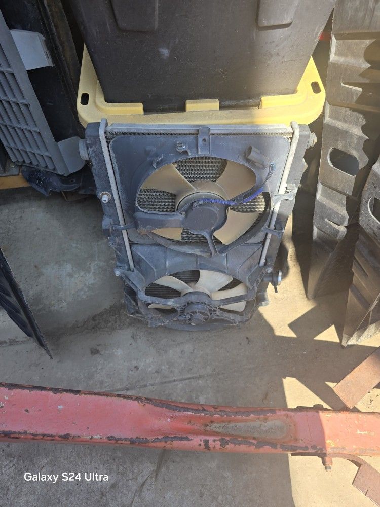 90-93 Honda Accord  Rad And Fan