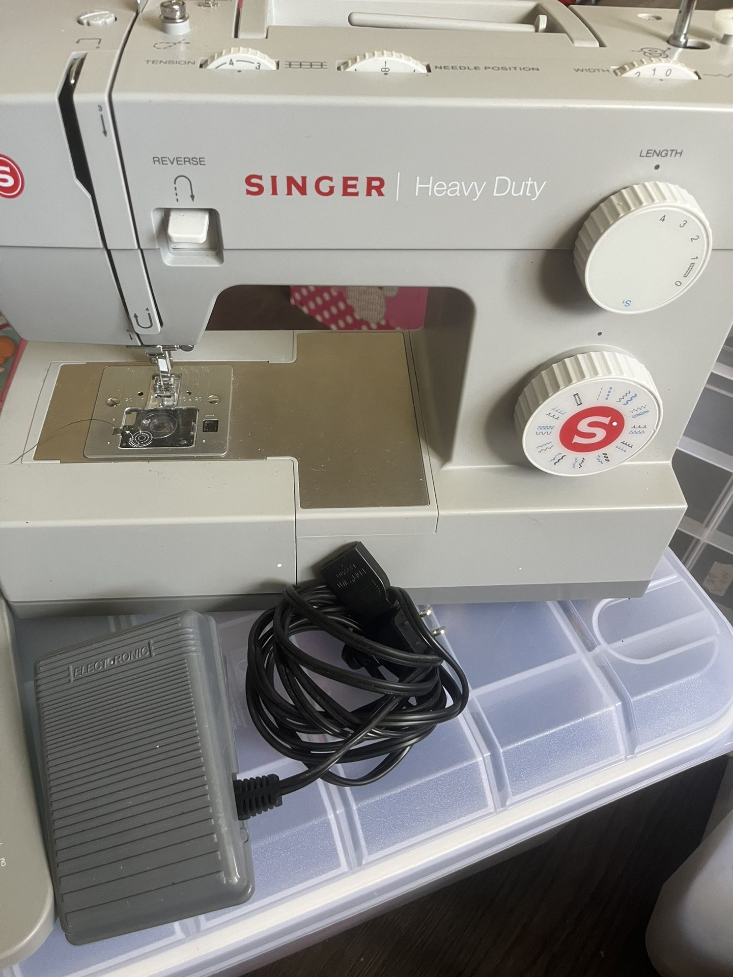 Singer Heavy Duty Sewing Machine 