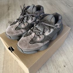 Yeezy 500 — 5.5 Men