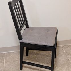 4 Stefan Dining Chairs With Cushions