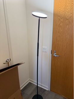 Dimmable LED floor lamp