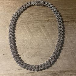 Iced Cuban Link Chain – White Gold Tone (Fully Iced, Luxury Style)