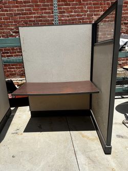 2 cubicles with desk