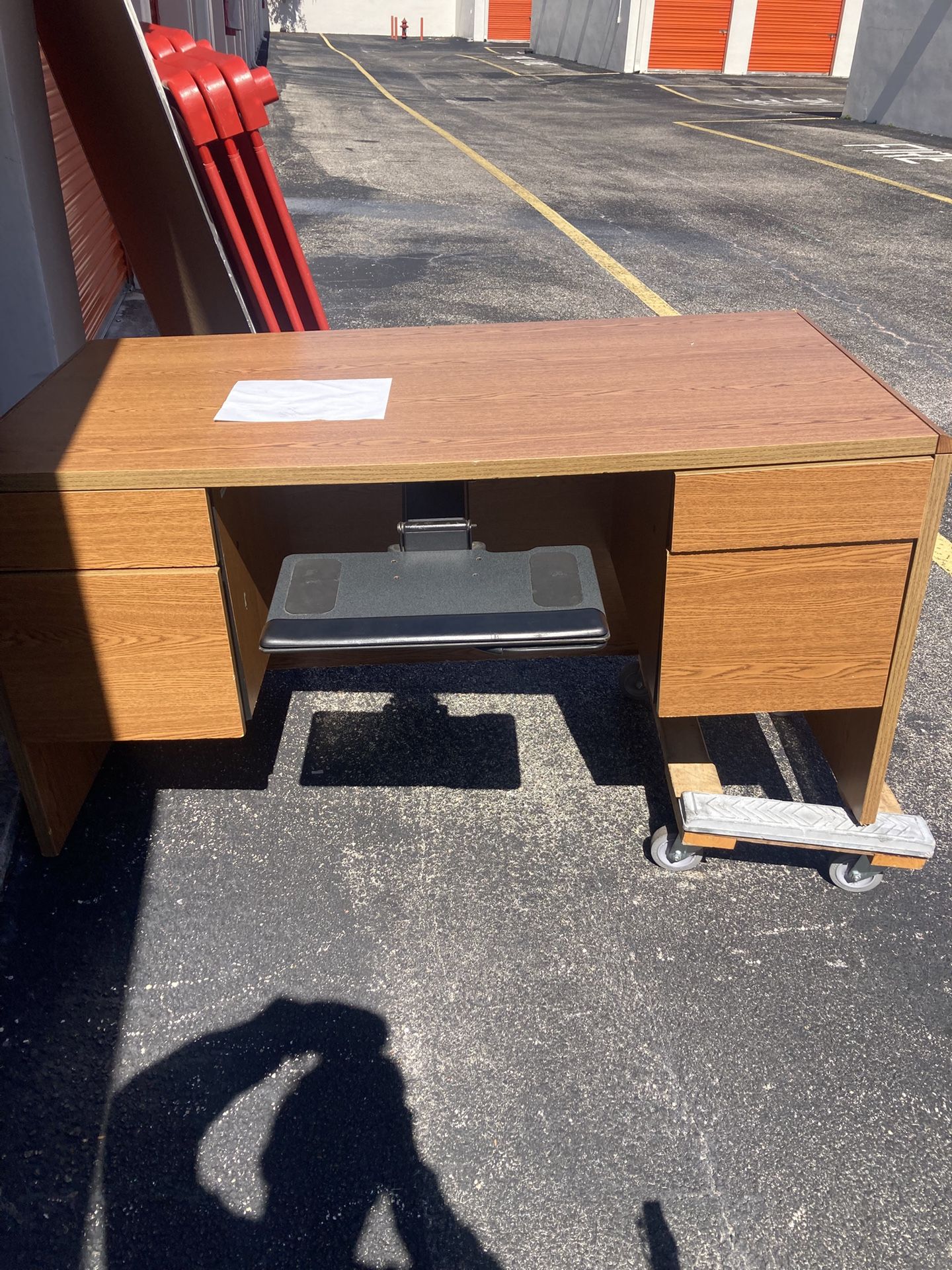 Desk /Filing Cabinet 