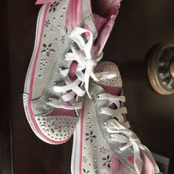 Skechers Kids' Shuffles-Petal Pop Twinkle Toes Sneaker Size 1