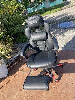 Elecwish Adjustable & Ergonomic Swivel Gaming Chair, Black
