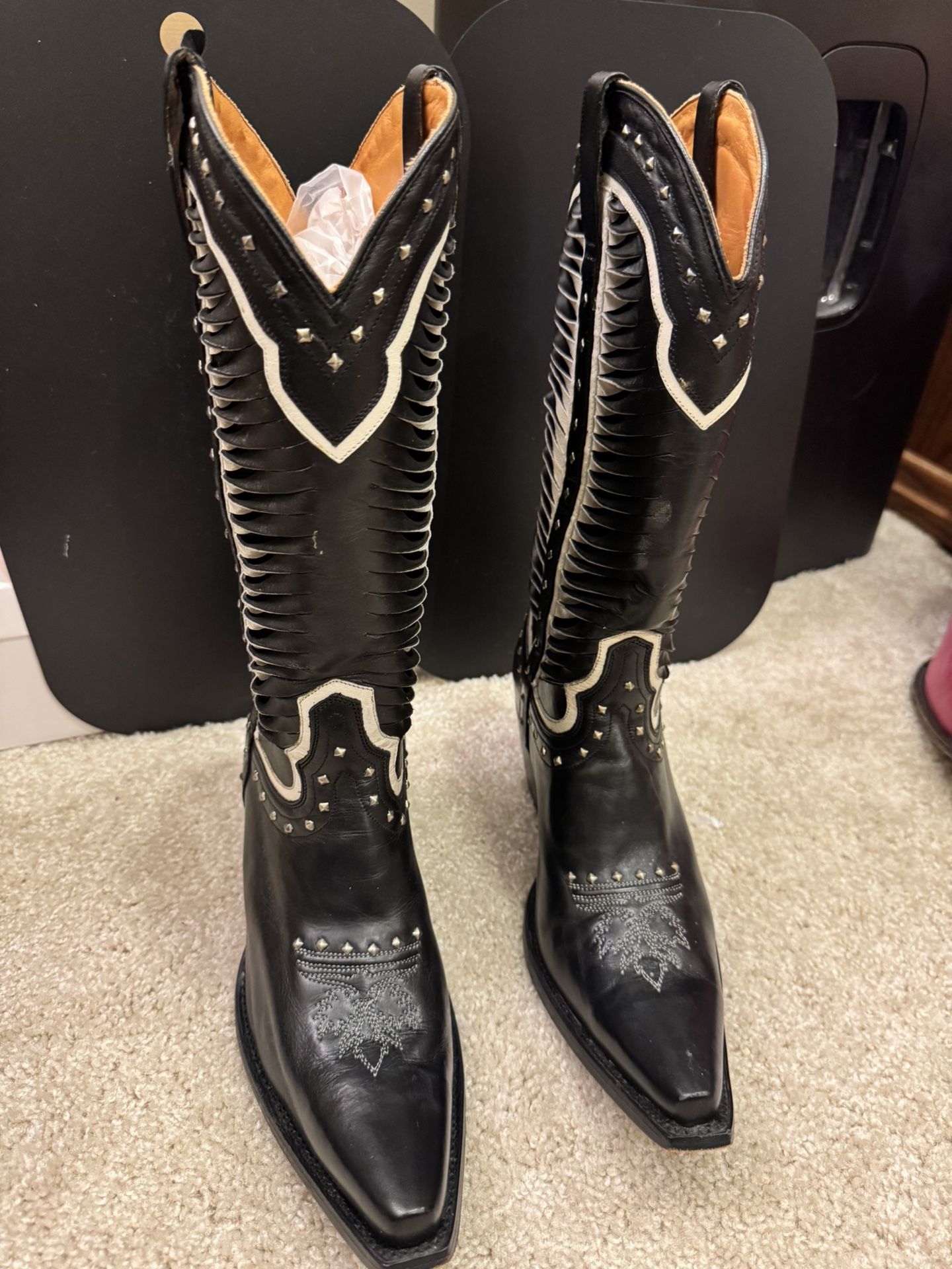 Lucchese Twisted Leather 