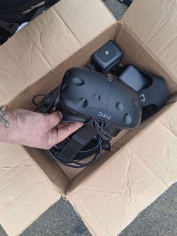 HTC vive vr gaming headset and streaming bundle