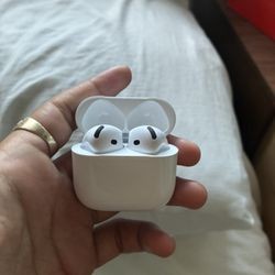 Used AirPods 4 ANC