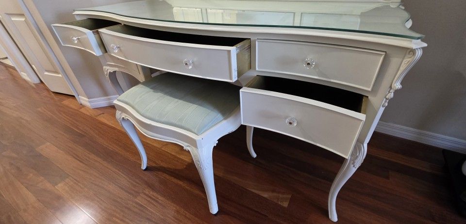White Solid Yew wood antique dresser/vanity & King Headboard 2 Nightstands