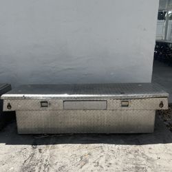 truck tool box / caja de herramientas para camioneta