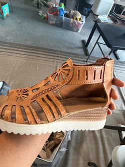 Women’s shoes