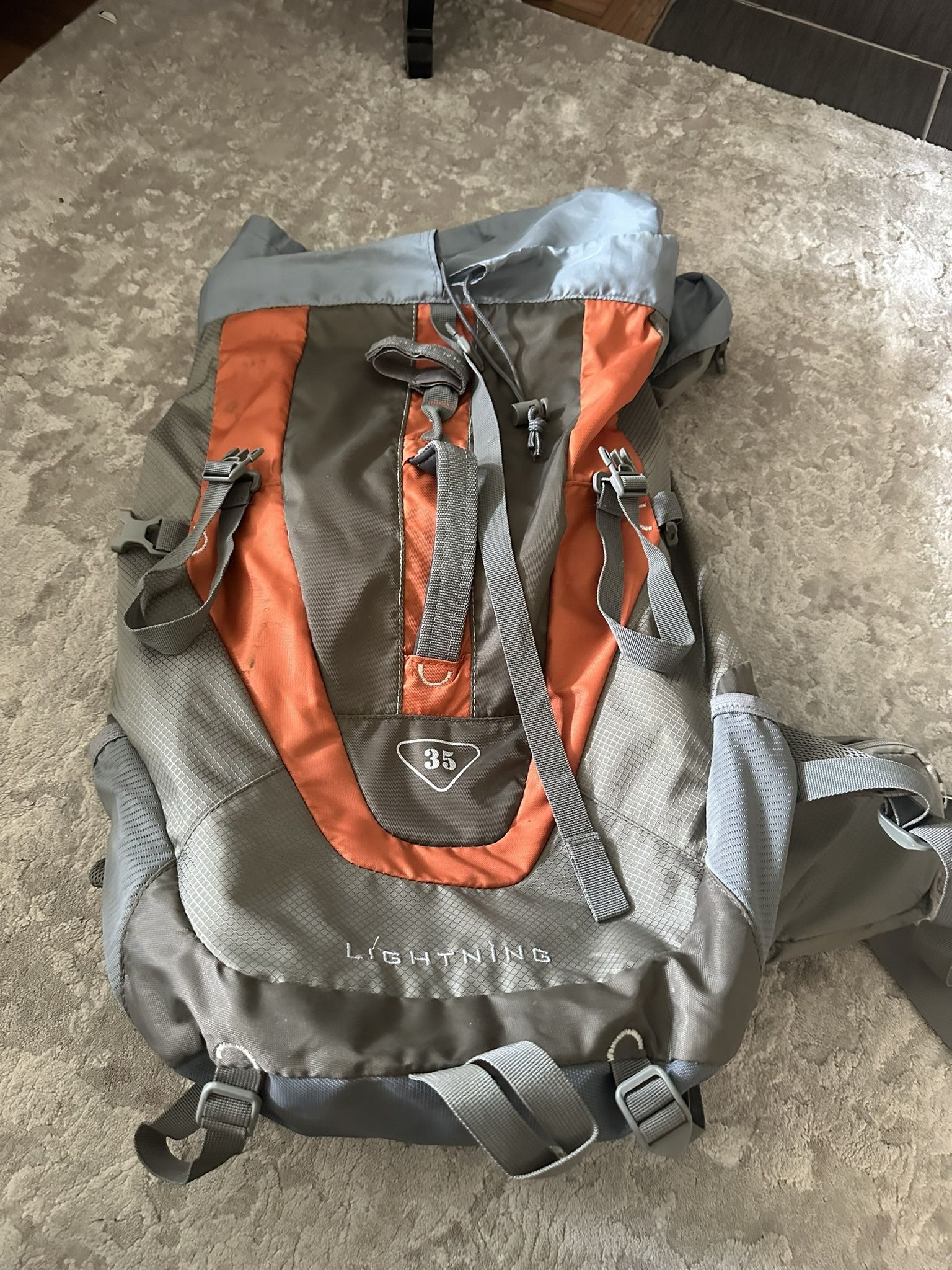 High Sierra Lightning 30 Camping Hiking Backpack S/M