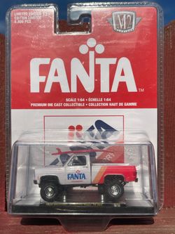 M2 Machines 1:64 1973 Chevrolet Cheyenne Super 10 4X4 Fanta Strawberry