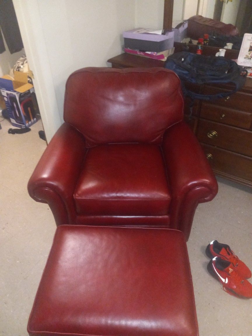 Selling A Nice Still New Hancock & Moore Chair