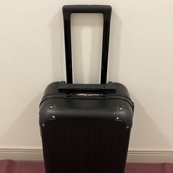 22" 4-Wheel, Black, Lightweight Hardside Carry-on LUGGAGE - posted price is firm.