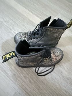 Dr Martens Metallic Black  Girl’s Size 1